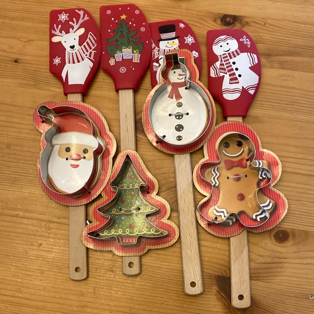 NEW Christmas Spatula with Cookie Cutter Set - Santa, Snowman, Gingerbread, Tree